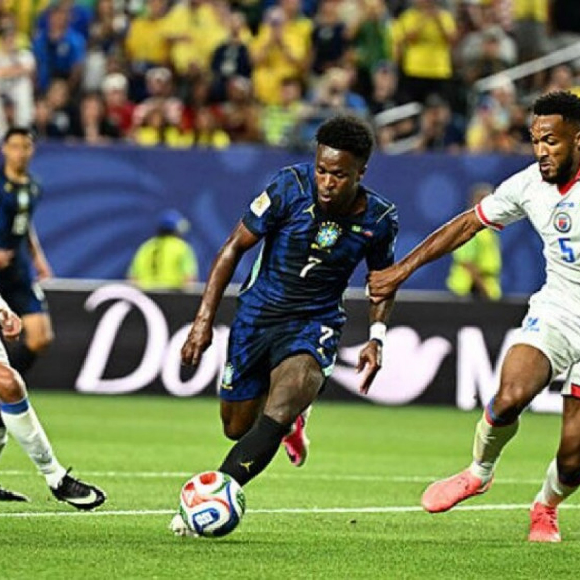  - Brazil thắng đậm nhưng chưa ổn, Vinicius một mình "gánh" hàng công từ đầu World Cup