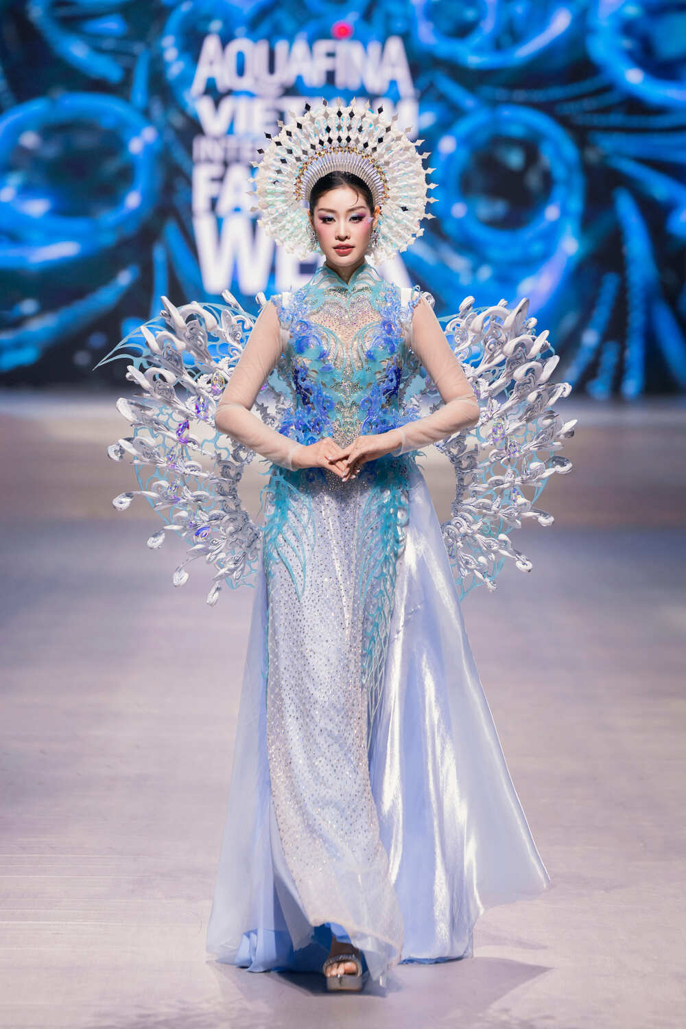 Miss Grand International All Stars 2026 và Hoa hậu Hương Giang hội ngộ trên sàn diễn thời trang - 2