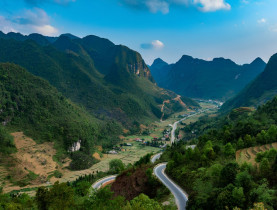  - Hạ deadline, đón gió hè: Những cung đường roadtrip đáng cân nhắc cho mùa hè