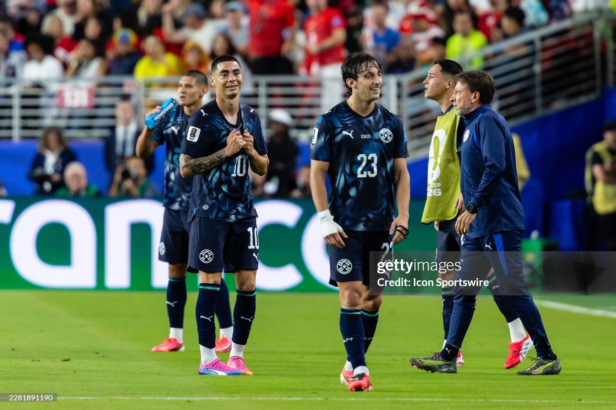 Almiron bị thẻ đỏ vì che miệng, luật lạ ở World Cup được áp dụng - 8