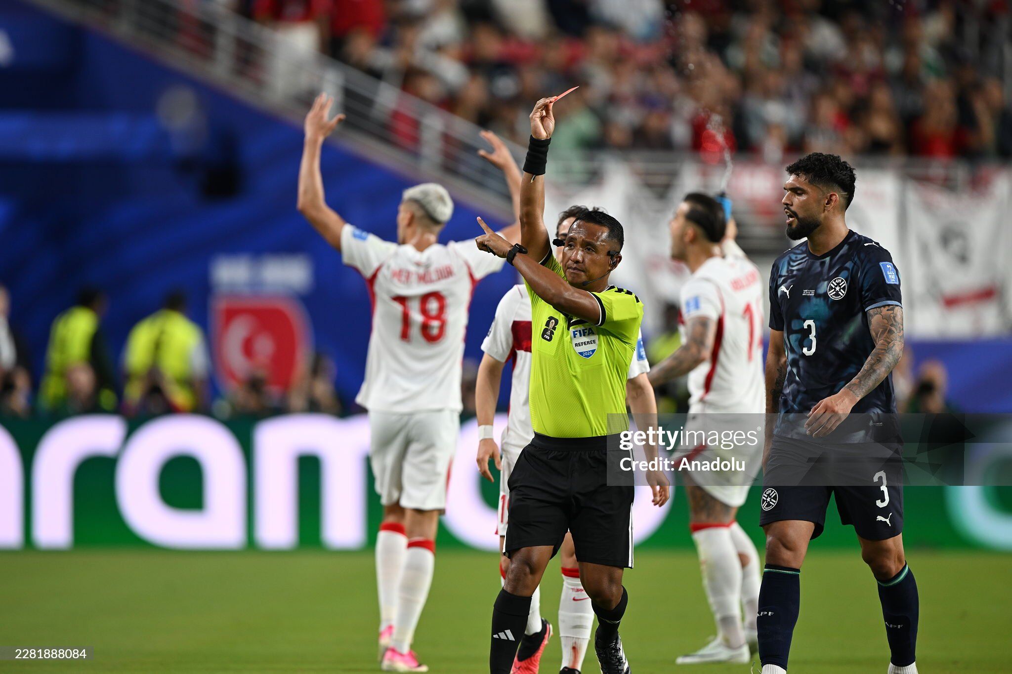 Almiron bị thẻ đỏ vì che miệng, luật lạ ở World Cup được áp dụng - 4