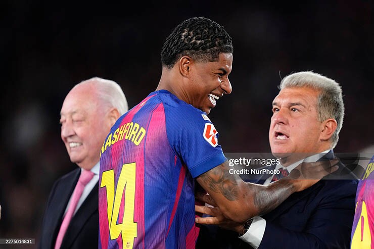 Rashford hồi sinh rực rỡ ở Barca và ĐT Anh: MU có nên giữ lại ngôi sao World Cup? - 2