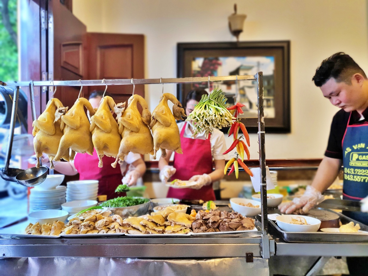 Ra Hà Nội, việc đầu tiên là đi ăn phở… - 5