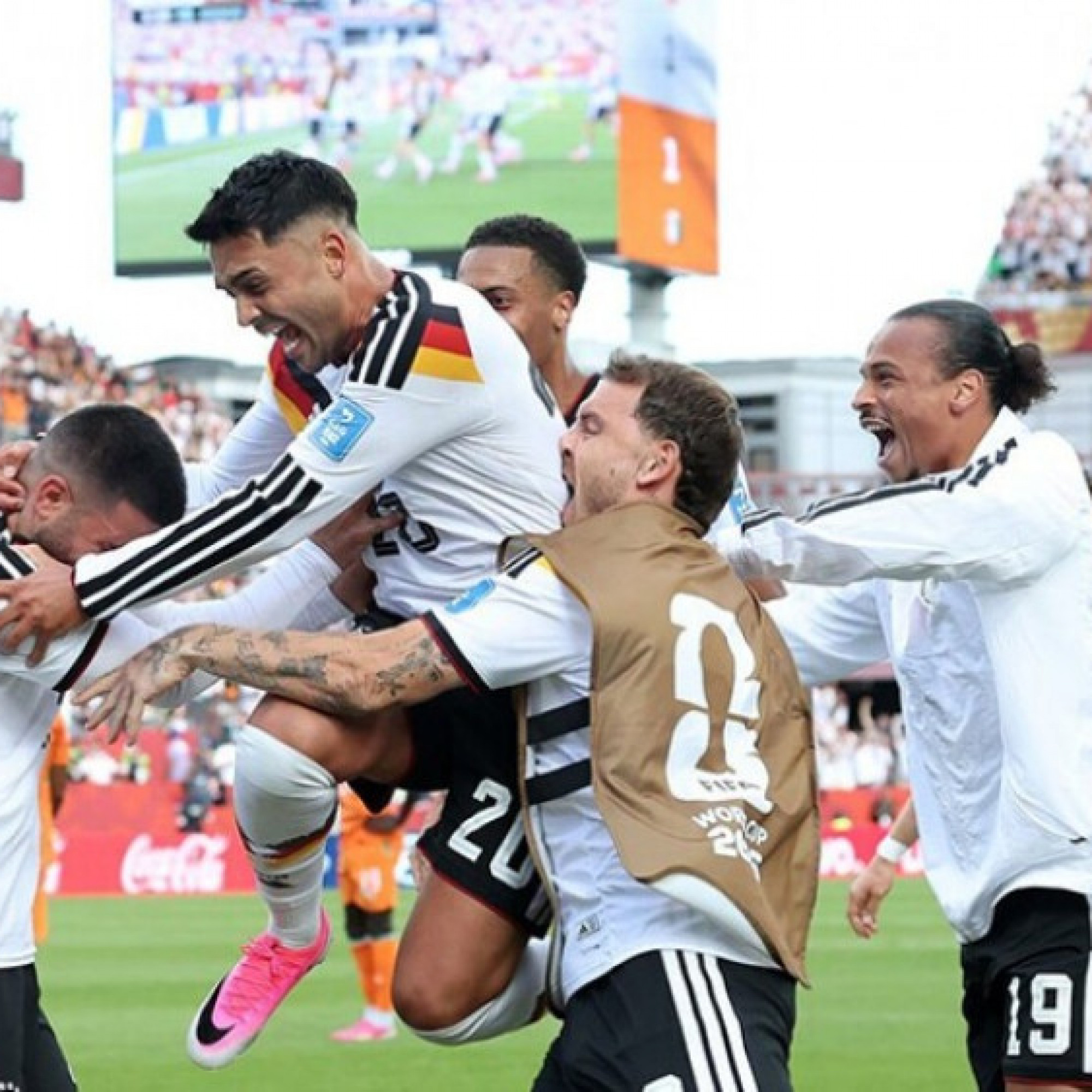  - Anh hào vào vòng 1/16 World Cup: Đức đoạt vé sớm