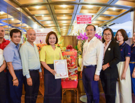 - Tiếp thêm động lực cho những người làm báo du lịch Thành phố