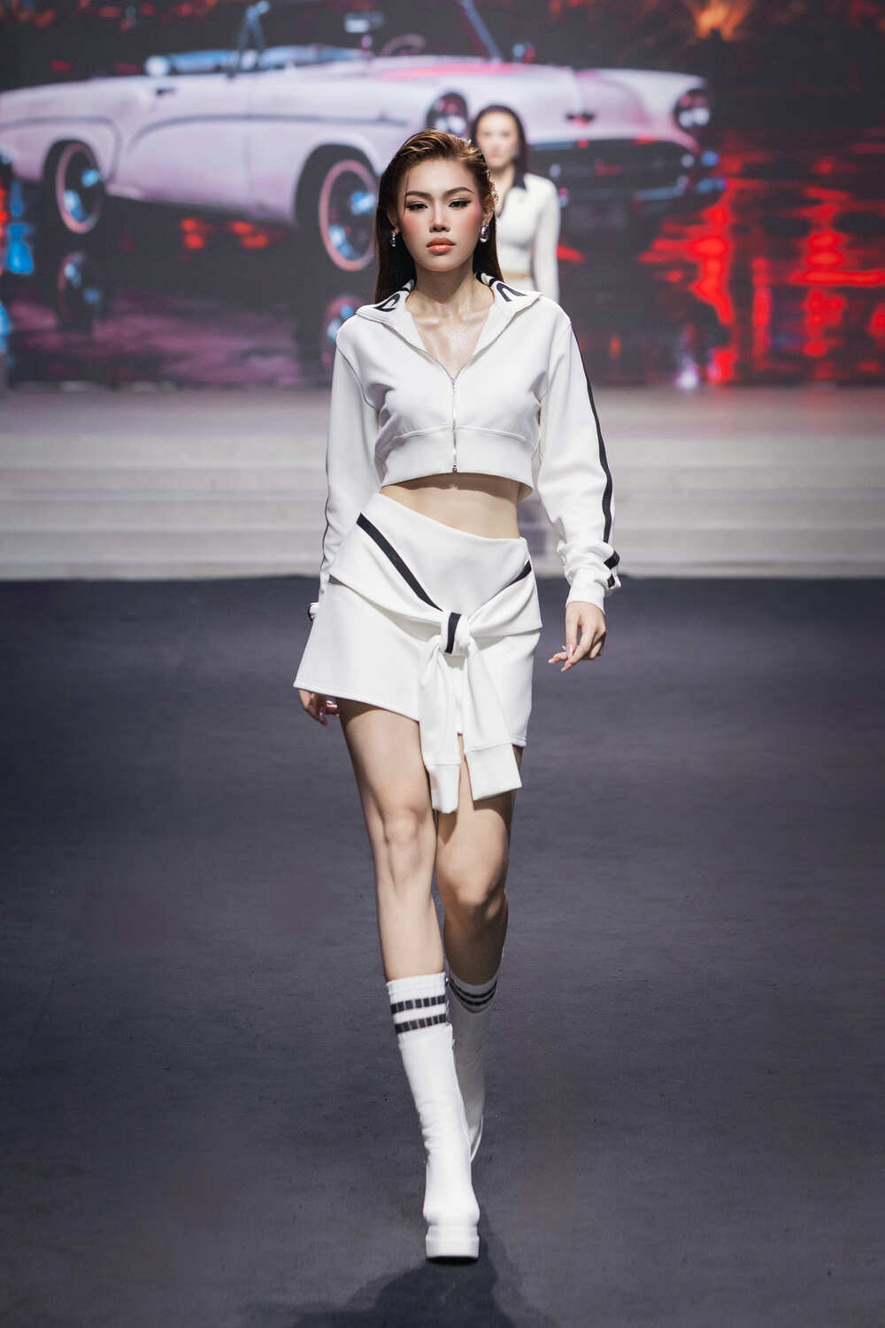 Hơn 130 người mẫu cùng 17 Hoa hậu, Á hậu tỏa sáng trong show diễn của Đỗ Mạnh Cường - 1