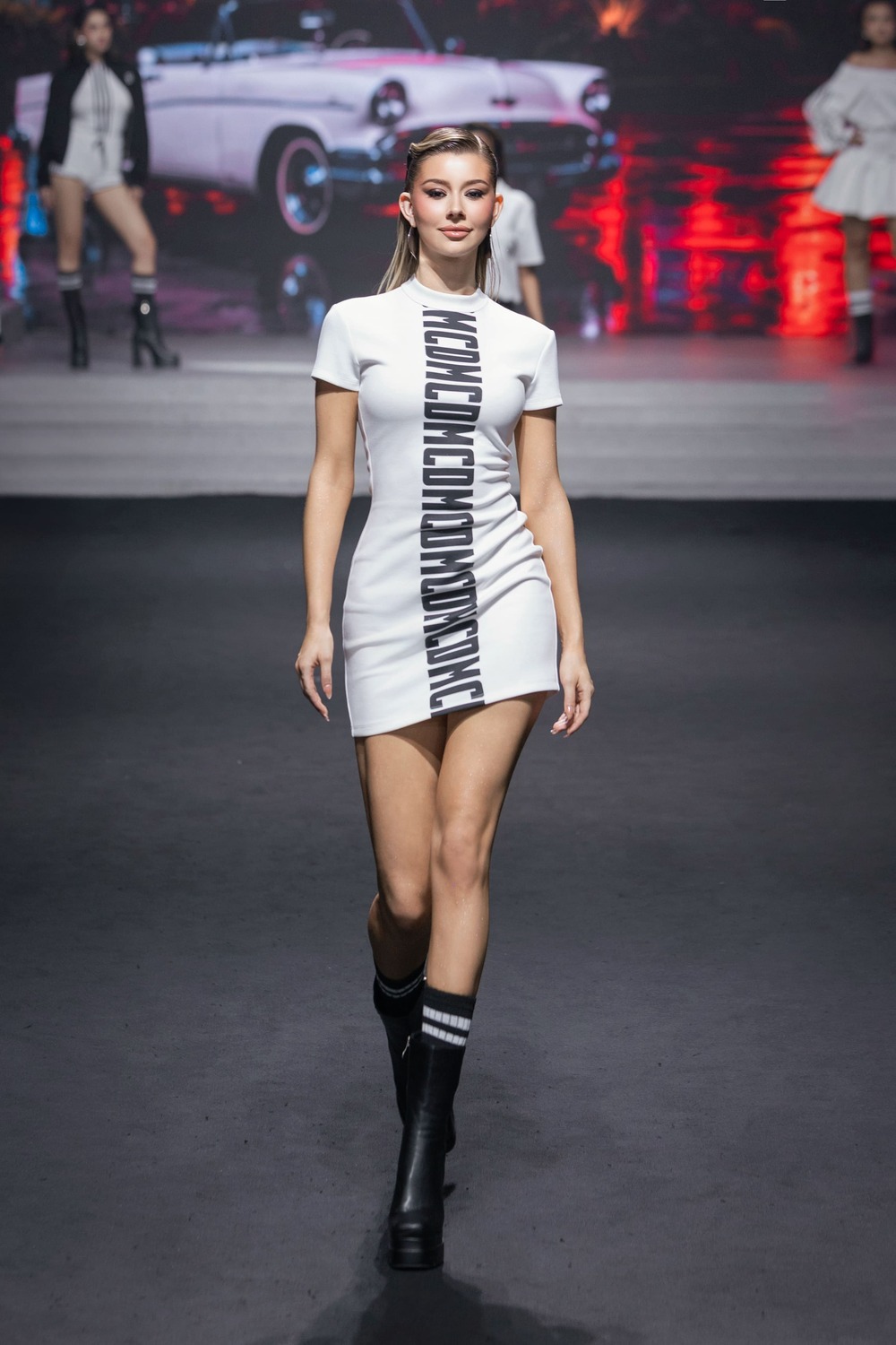 Hơn 130 người mẫu cùng 17 Hoa hậu, Á hậu tỏa sáng trong show diễn của Đỗ Mạnh Cường - 10