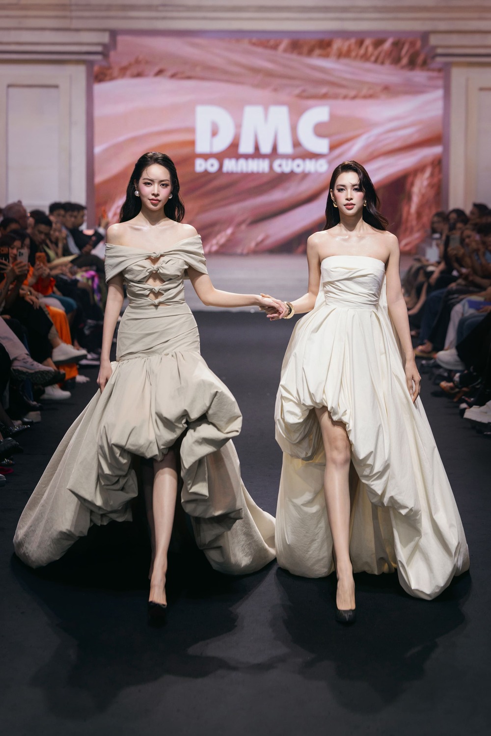 Hơn 130 người mẫu cùng 17 Hoa hậu, Á hậu tỏa sáng trong show diễn của Đỗ Mạnh Cường - 13