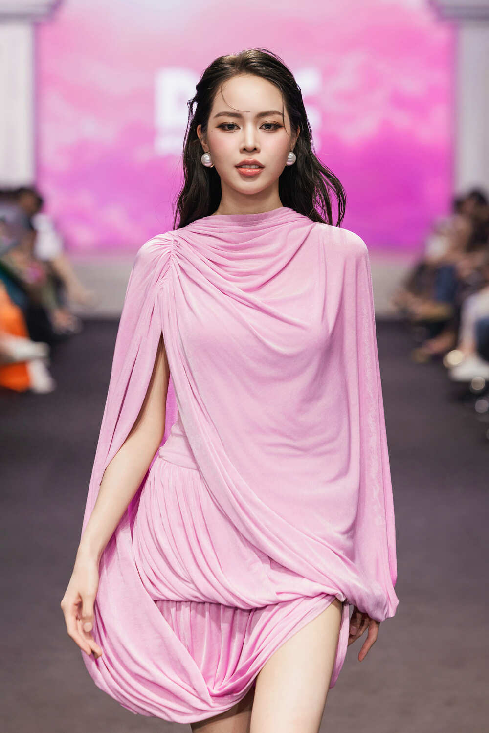 Hơn 130 người mẫu cùng 17 Hoa hậu, Á hậu tỏa sáng trong show diễn của Đỗ Mạnh Cường - 12
