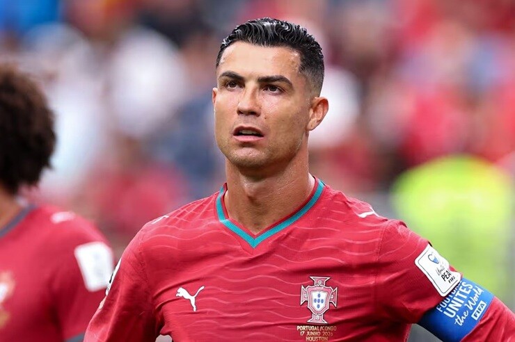 Lộ đội hình Bồ Đào Nha đấu Uzbekistan: Ronaldo vẫn đá chính, hàng công xáo trộn - 2