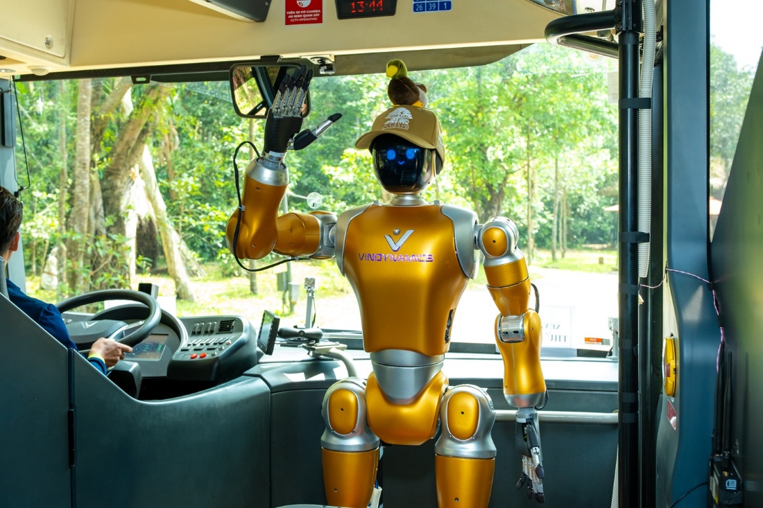 Từ “hướng dẫn viên” robot đến dùng bữa cùng… cá mập: Trải nghiệm độc lạ khiến du khách đổ về Bắc đảo Phú Quốc - 2