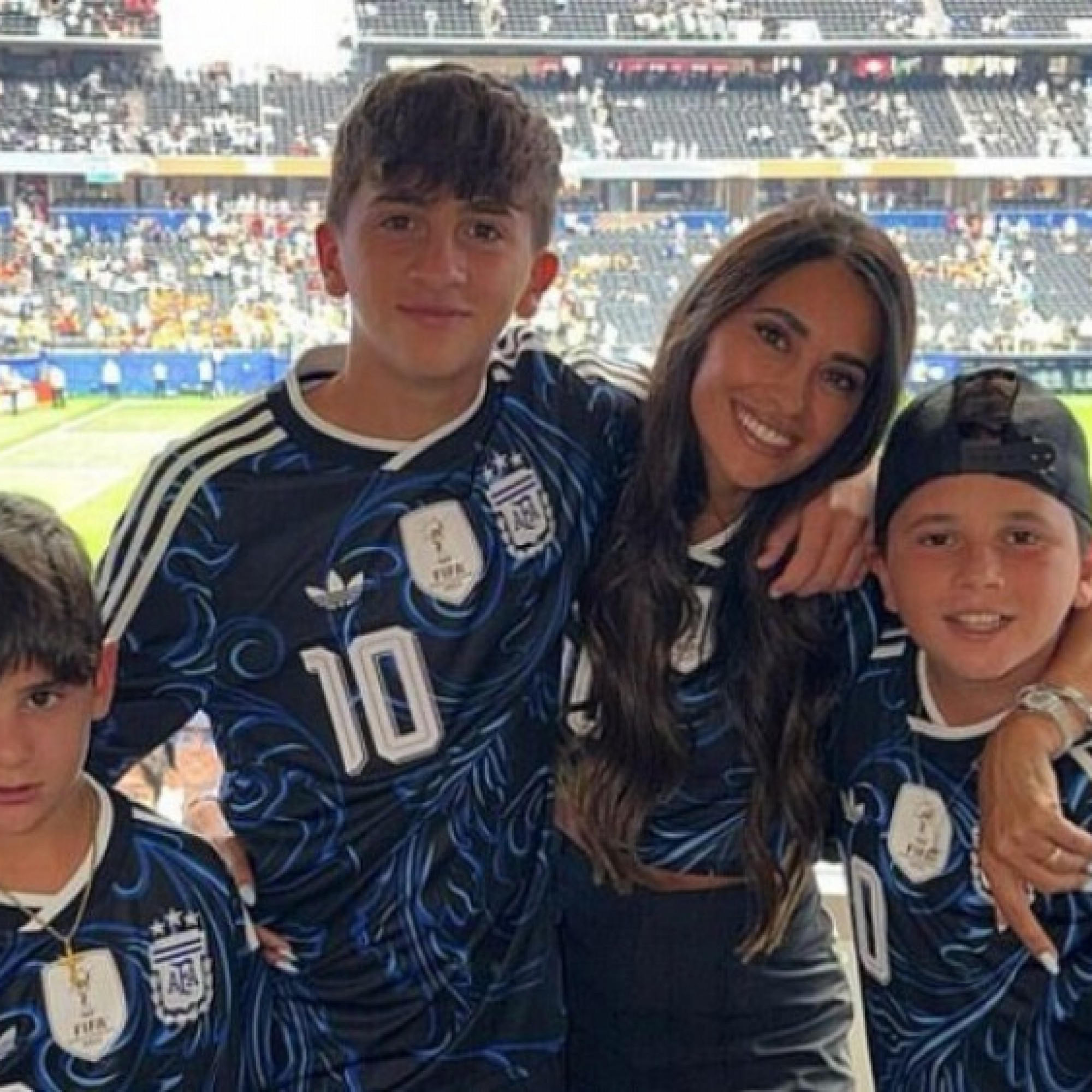  - Messi lập kỷ lục vĩ đại ở World Cup, vợ đẹp Antonela tri ân theo cách đặc biệt
