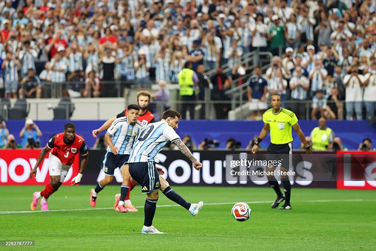 Mặt trái của Messi: Lập thành tích không ai muốn, trong ngày thành kỷ lục gia World Cup - 1