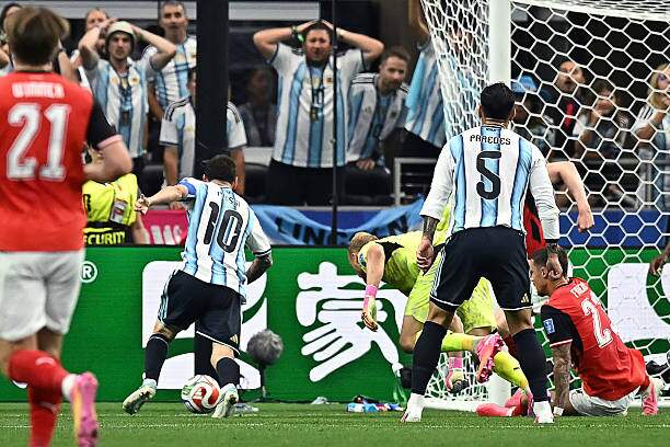 Messi và hành trình 10 năm: Từ niềm tin chạm đáy tới kỷ lục World Cup - 3