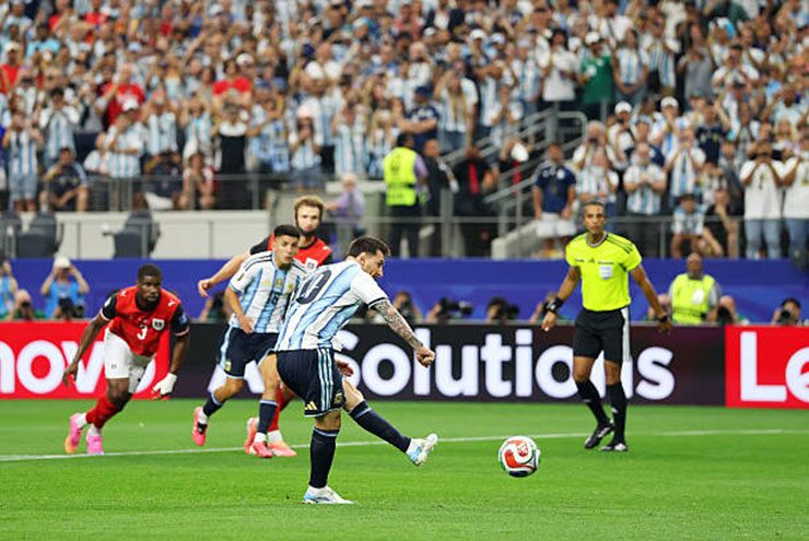 Messi phá kỷ lục World Cup: "Chê" penalty, ghi bàn khó cho khoảnh khắc lịch sử - 1