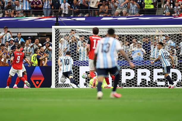 Messi phá kỷ lục World Cup: "Chê" penalty, ghi bàn khó cho khoảnh khắc lịch sử - 4