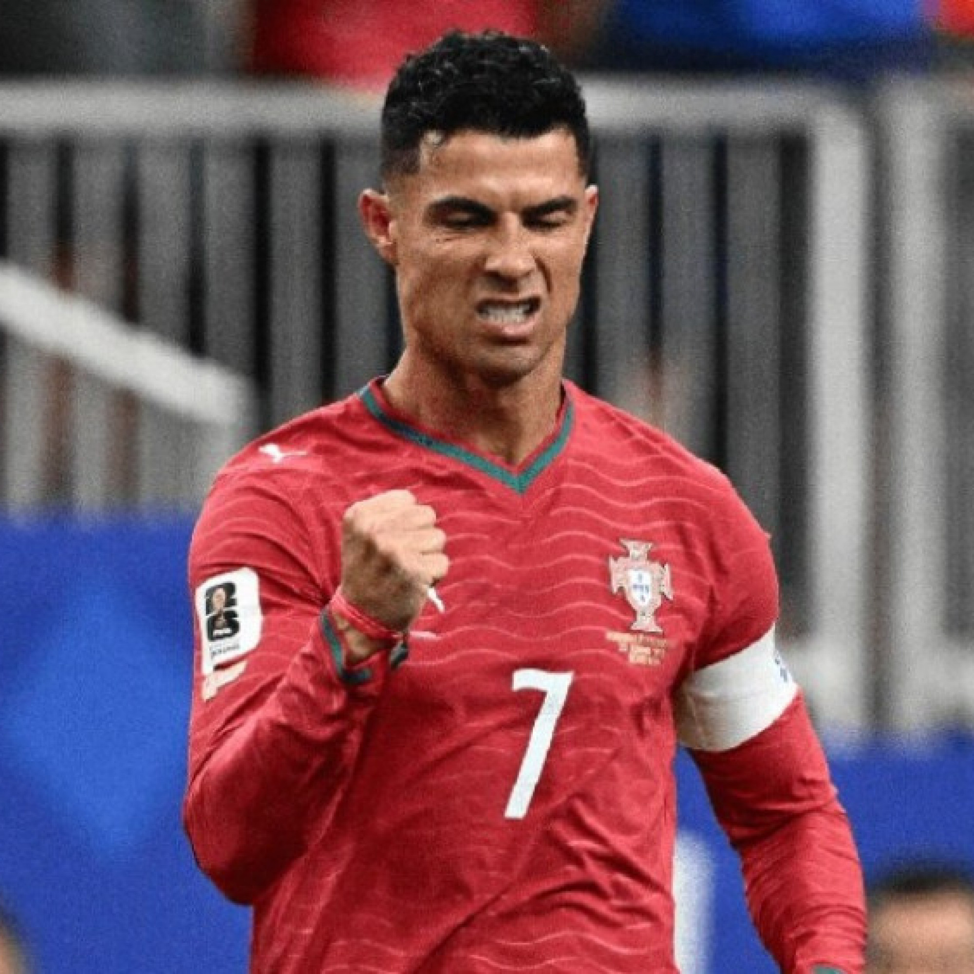  - Bồ Đào Nha thắng 5 sao: Ronaldo đập tan hoài nghi, Fernandes chứng minh đẳng cấp