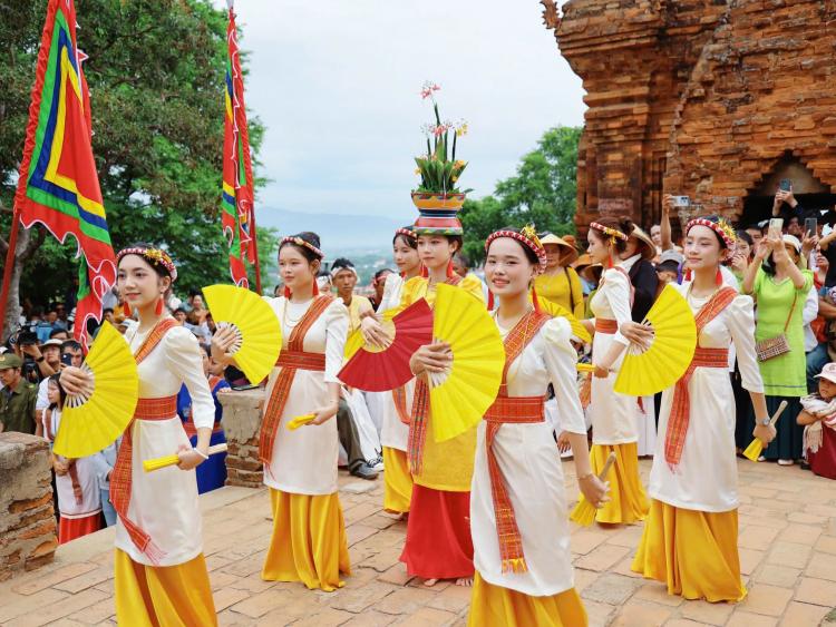 Du lịch biển - Ngày hội Văn hóa dân tộc Chăm năm 2026: Tôn vinh bản sắc văn hóa trong kỷ nguyên mới