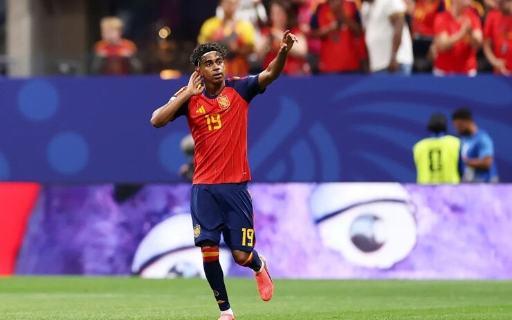 "Cơn sốt Yamal" bùng nổ World Cup: Áo đấu được săn lùng, lượng tìm kiếm tăng 448% - 1