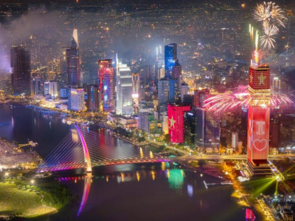  - TP.HCM bắn pháo hoa tại 16 điểm dịp kỷ niệm 50 năm mang tên Bác