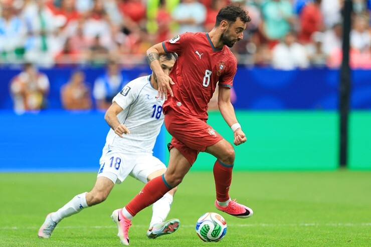 Bồ Đào Nha đại thắng 5 sao: Ronaldo đập tan hoài nghi, Fernandes chứng minh đẳng cấp - 3