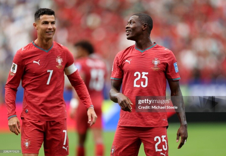 Siêu nhân Ronaldo thức tỉnh, Bồ Đào Nha đáng sợ hơn khi CR7 gạt bỏ cái "tôi" - 2