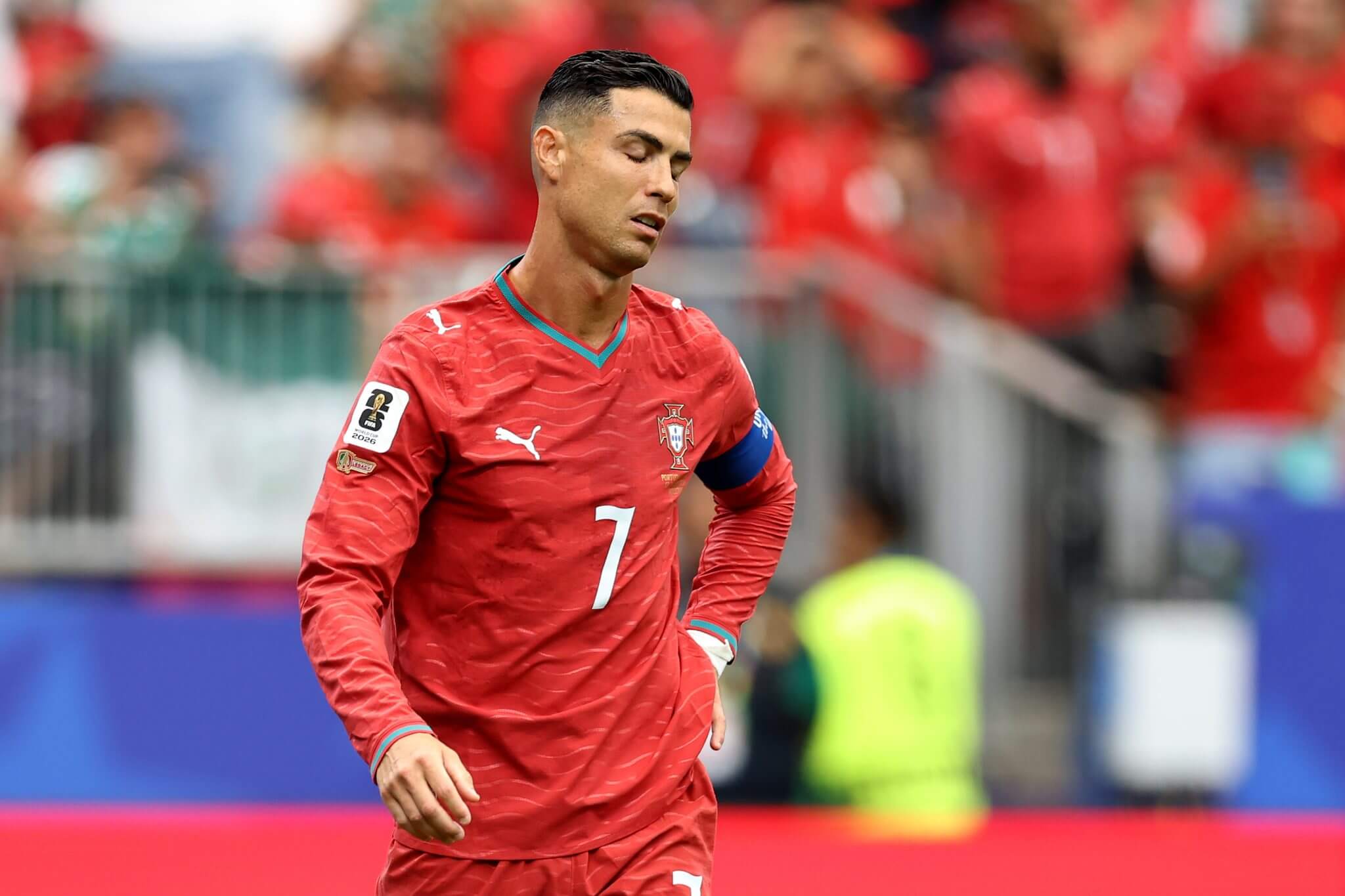 Ronaldo khát khao bùng cháy ở World Cup: Chàng rocker & show diễn cuối cùng - 2