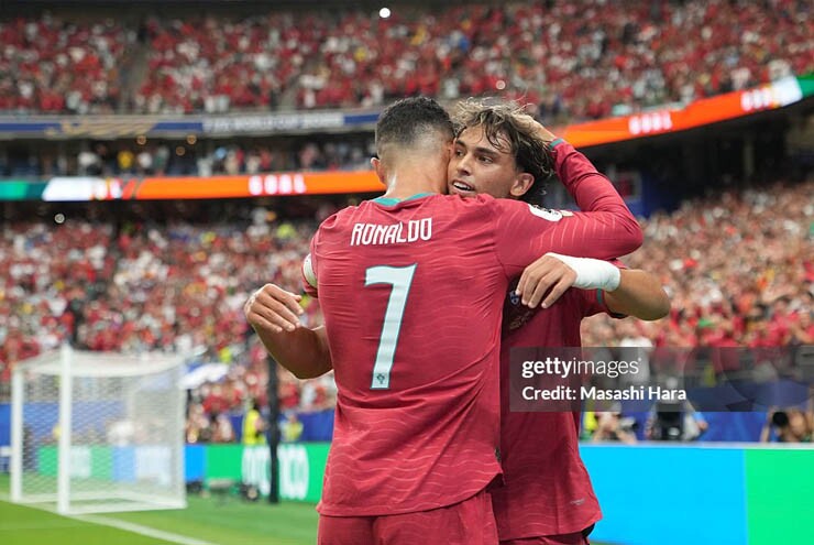 Ronaldo được "mở khóa" đúng lúc, HLV Bồ Đào Nha góp công lớn với chiến lược cao tay - 1