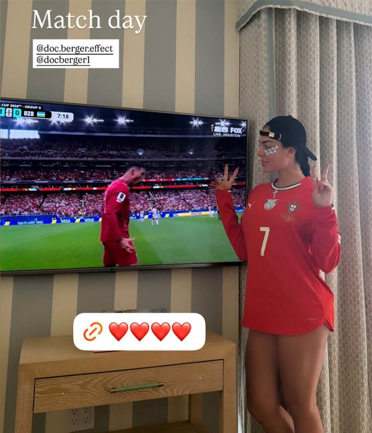 Bạn gái Ronaldo như "không mặc quần" cổ vũ CR7 & Bồ Đào Nha thắng trận World Cup - 1