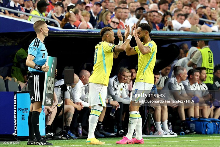 Neymar bật khóc khi trở lại ĐT Brazil sau 981 ngày, Ronaldinho tri ân xúc động - 1