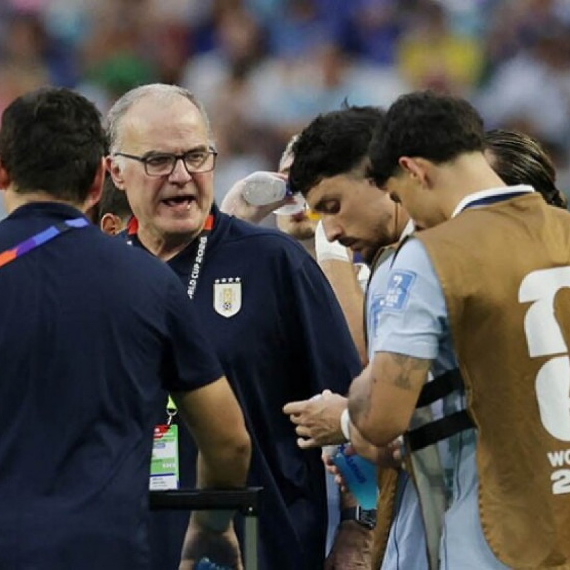  - Biến căng dàn sao Uruguay “đảo chính” trước trận Tây Ban Nha, lật ghế HLV Bielsa?