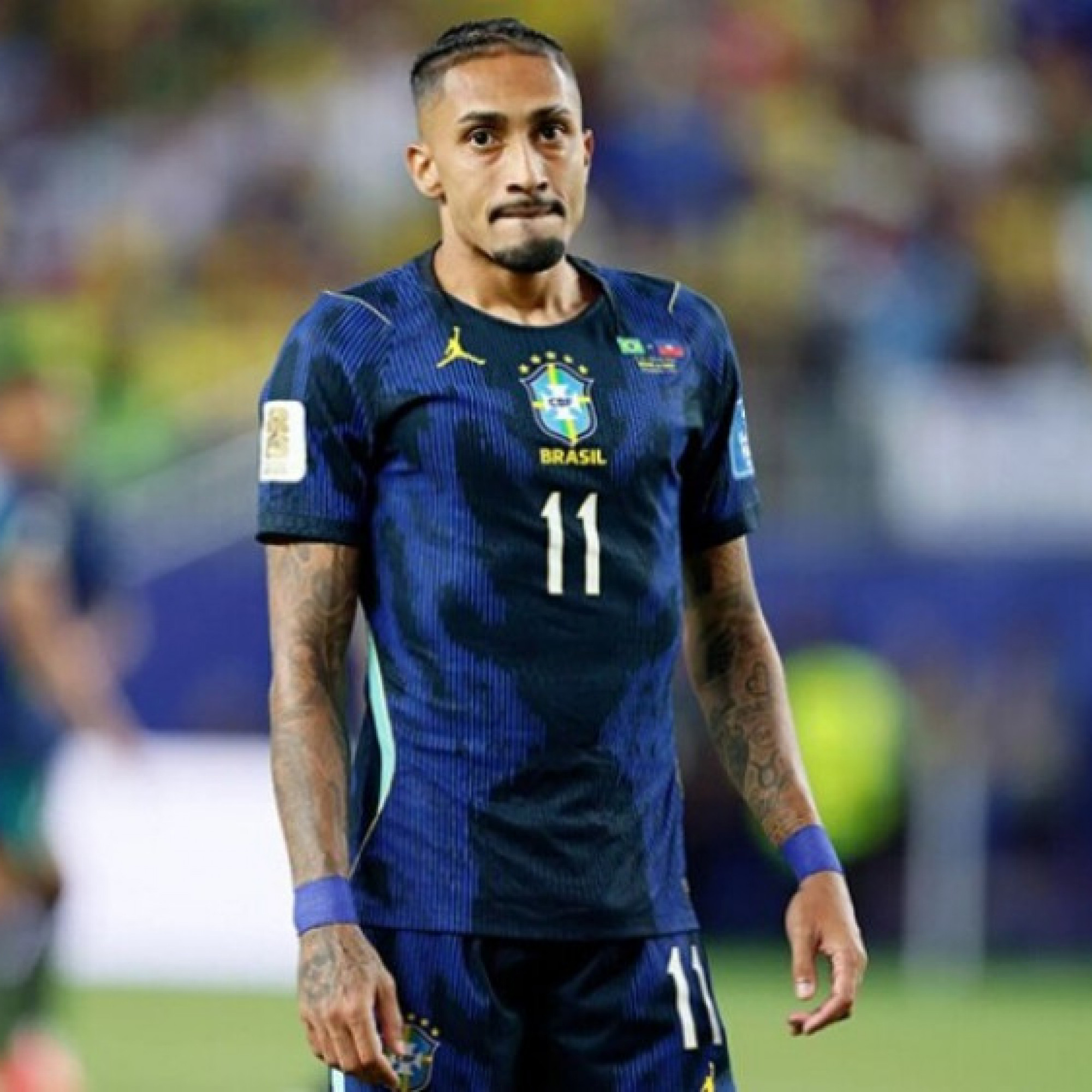  - Raphinha gặp biến cố giữa World Cup: Nghi bị cha lừa tiền, vợ xinh lên tiếng