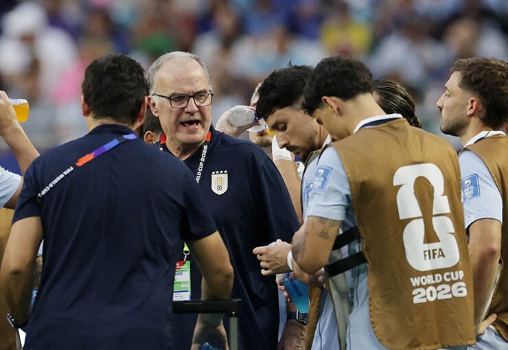 Biến căng dàn sao Uruguay “đảo chính” trước trận Tây Ban Nha, lật ghế HLV Bielsa? - 1