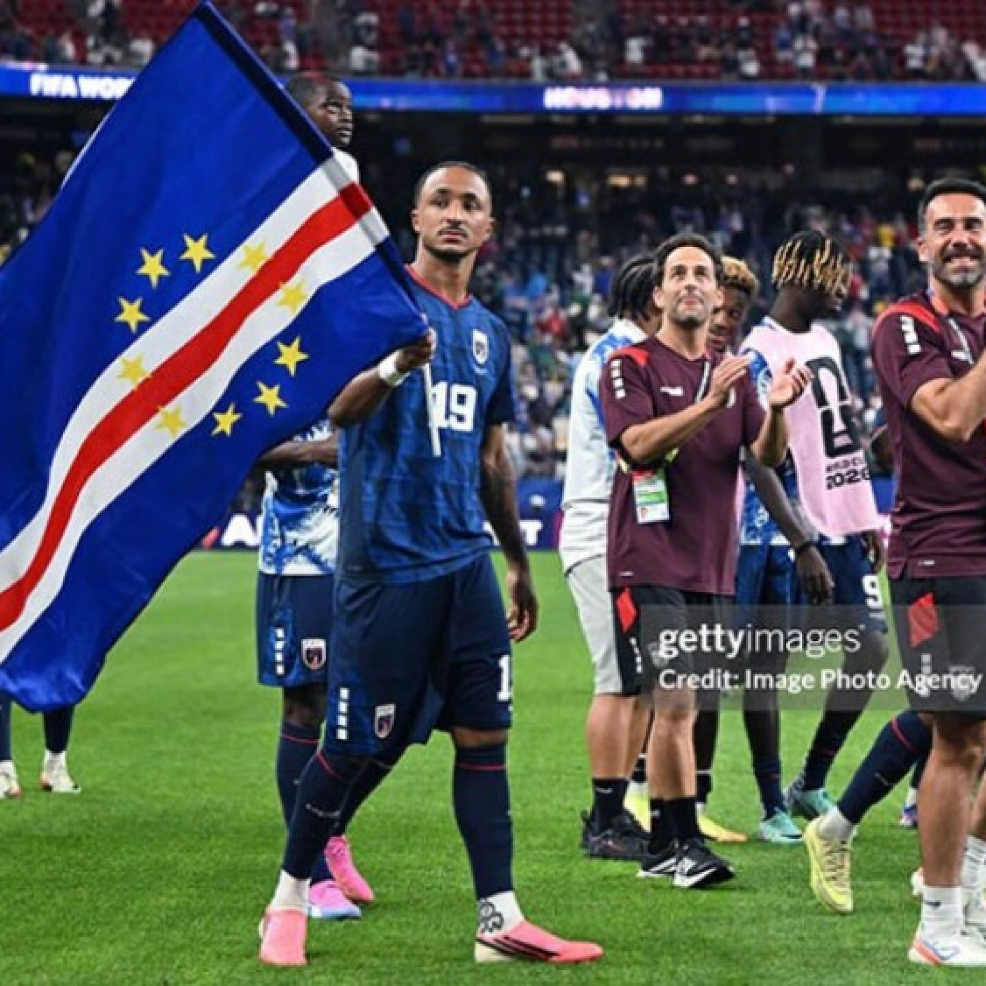  - “Ngựa ô” Cape Verde gây chấn động World Cup: Bất bại vòng bảng, vỡ òa đoạt vé vàng