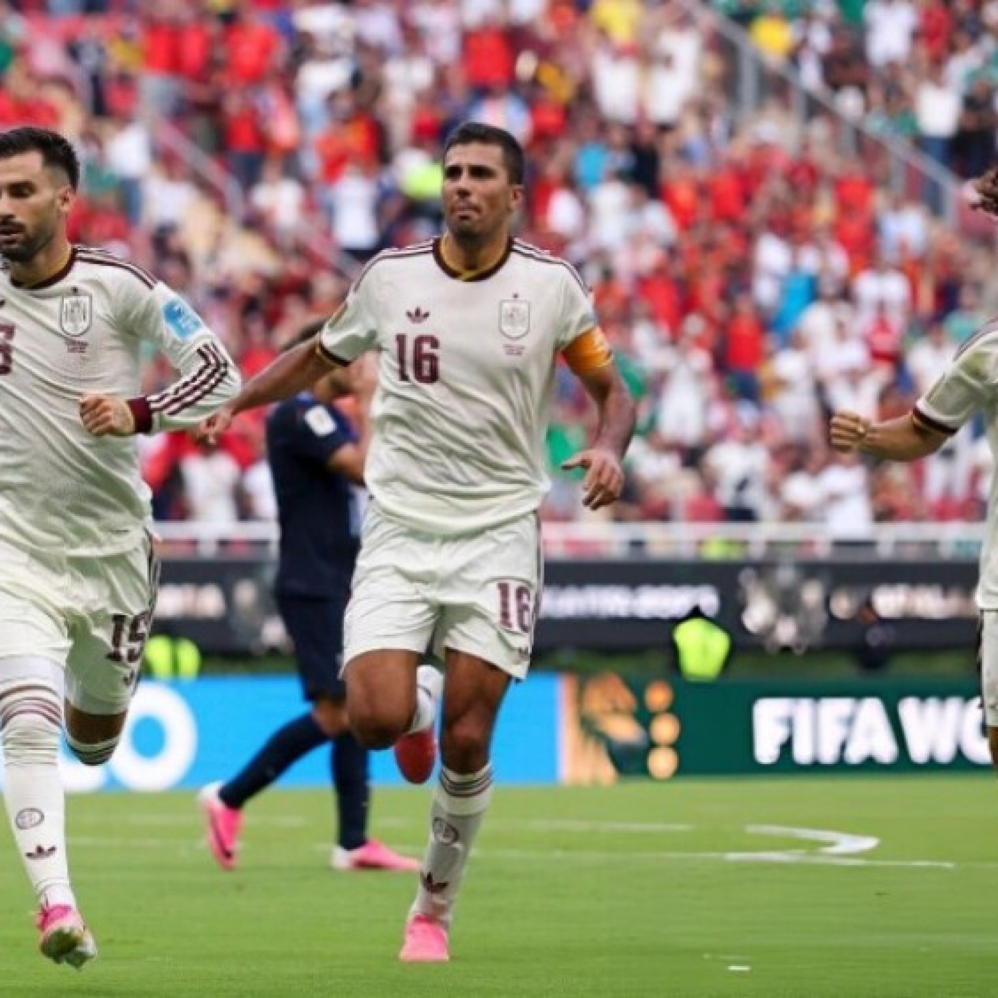  - Tây Ban Nha tranh ngôi đầu nghẹt thở, có sớm gặp Argentina ở vòng 1/16 World Cup?