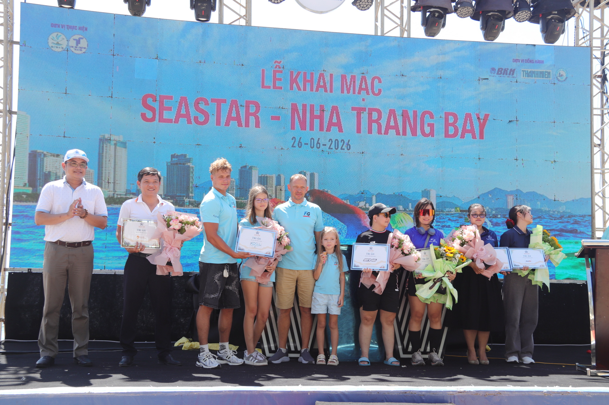 Hơn 1.500 VĐV tranh tài tại SeaStar Nha Trang Bay - 2