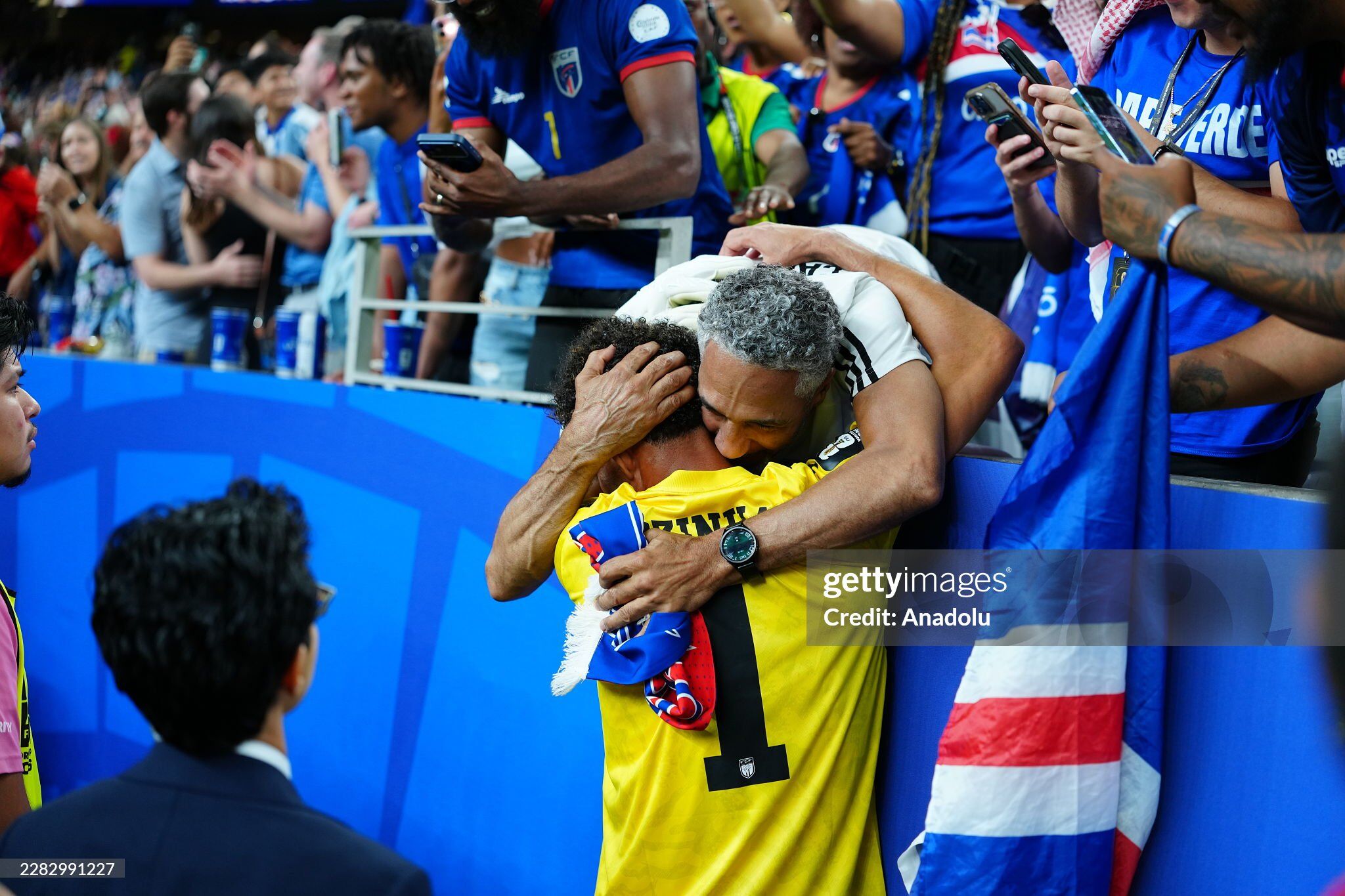 “Ngựa ô” Cape Verde gây chấn động World Cup: Bất bại vòng bảng, vỡ òa đoạt vé vàng - 1