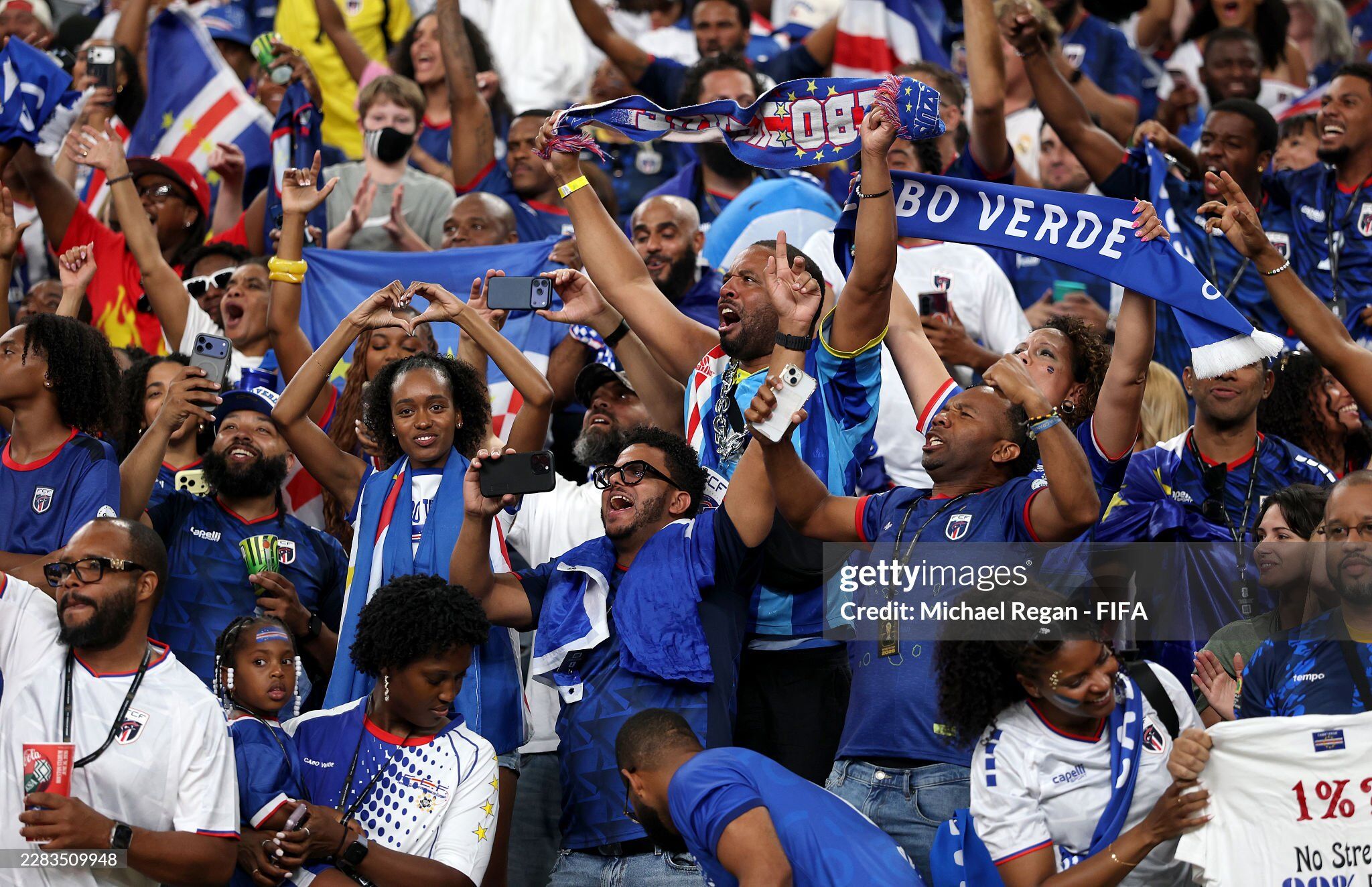 “Ngựa ô” Cape Verde gây chấn động World Cup: Bất bại vòng bảng, vỡ òa đoạt vé vàng - 11