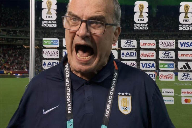 Sao MU dính chấn thương nặng, "Gã điên" Bielsa nổi cáu vì Uruguay bị loại - 2