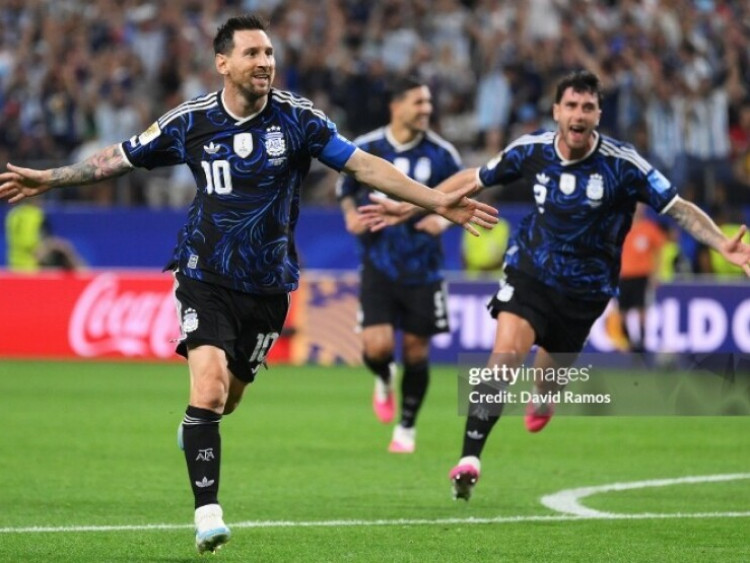 Đỉnh cao Messi ghi siêu phẩm đá phạt: Cứ ra chân là có kỷ lục mới