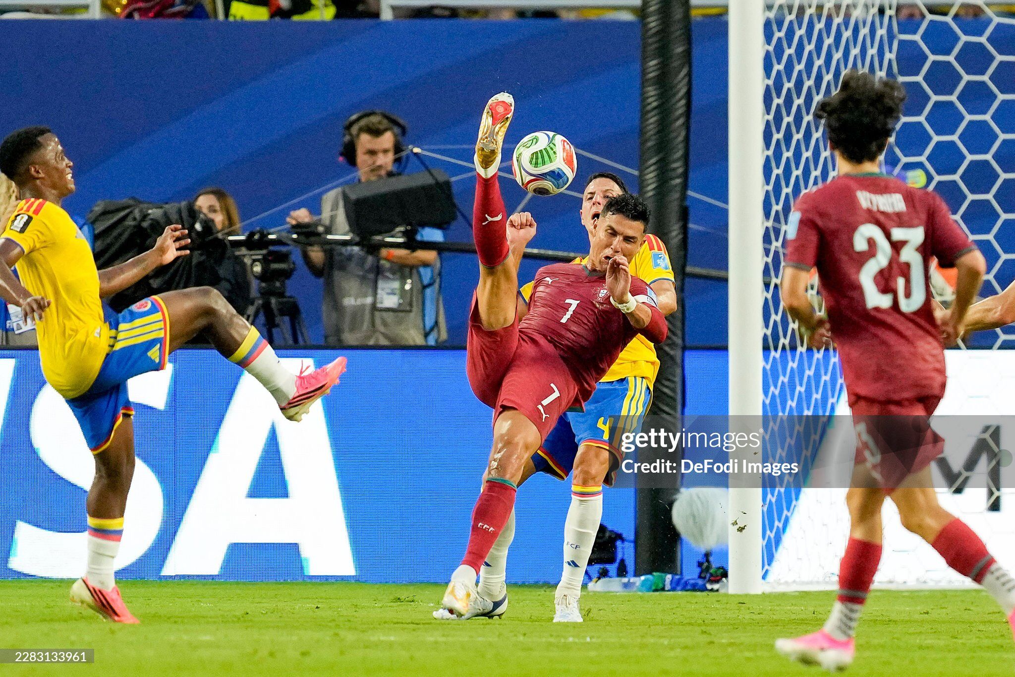 Bồ Đào Nha vất vả đấu Colombia: Ronaldo ôm vai đau đớn, hụt siêu phẩm - 11