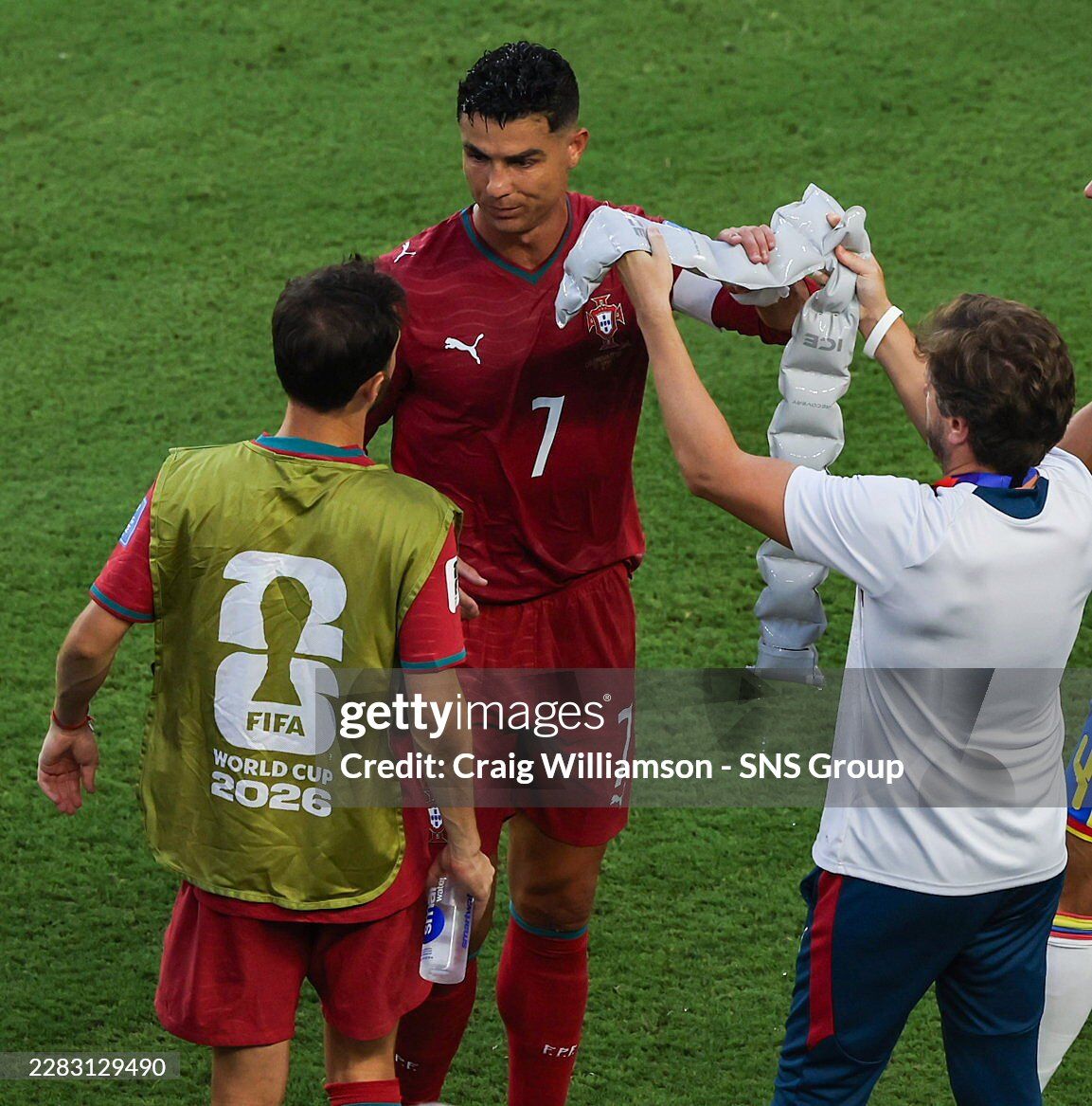 Bồ Đào Nha vất vả đấu Colombia: Ronaldo ôm vai đau đớn, hụt siêu phẩm - 7