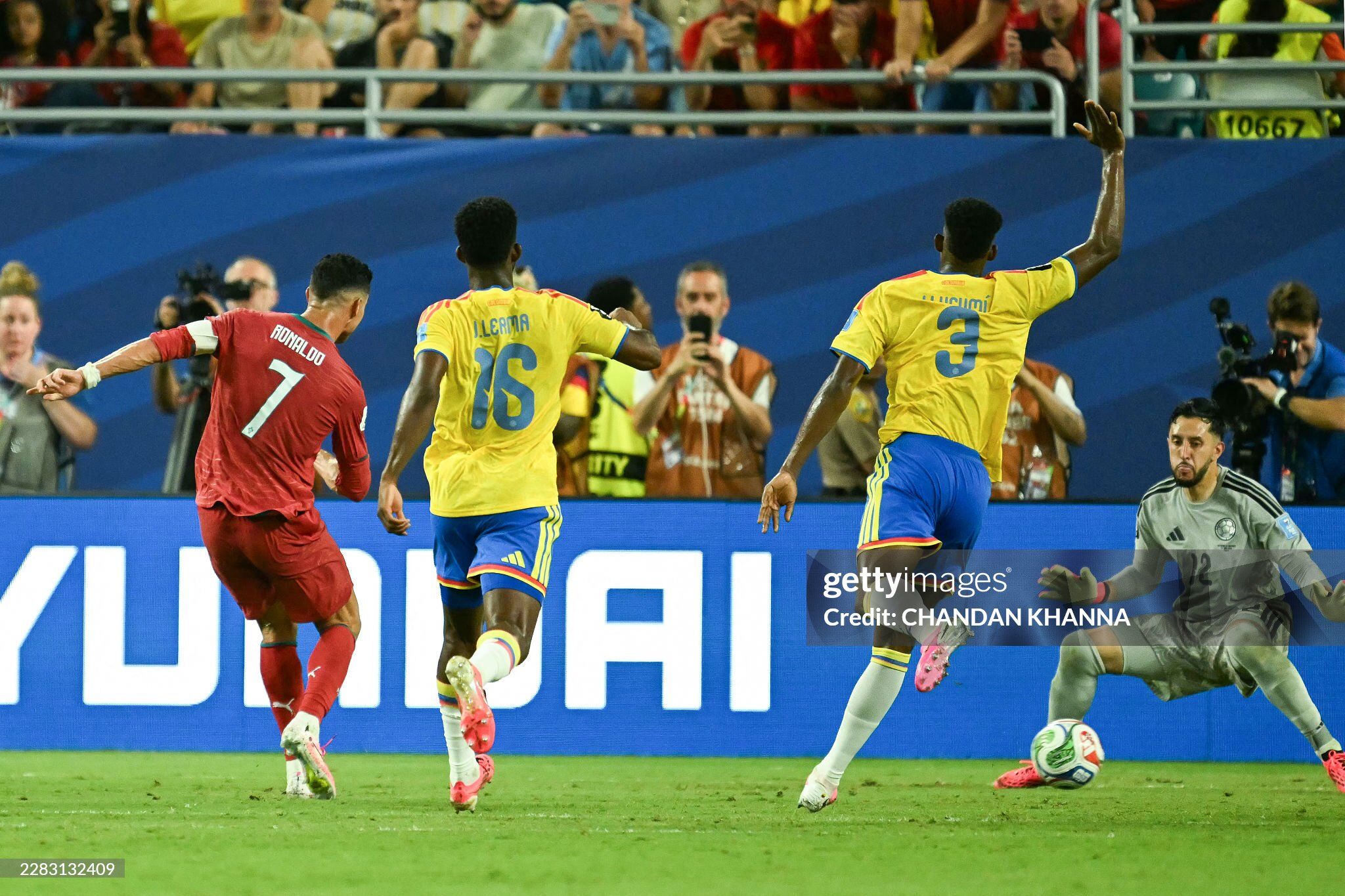 Bồ Đào Nha vất vả đấu Colombia: Ronaldo ôm vai đau đớn, hụt siêu phẩm - 10