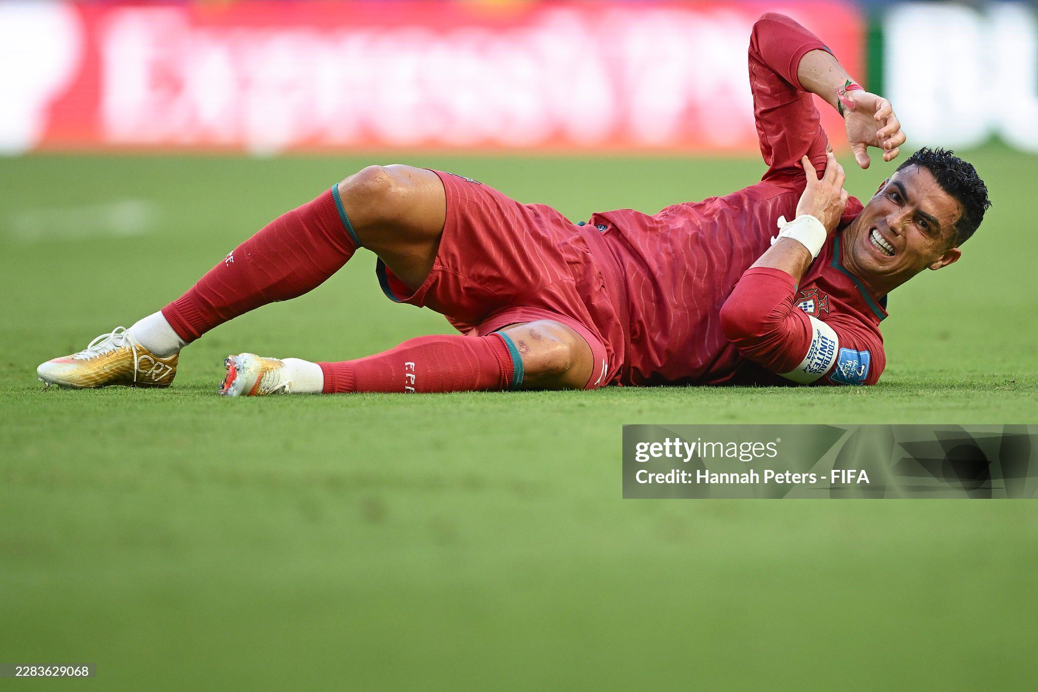 Tình huống HOT Bồ Đào Nha - Colombia: Ronaldo ôm vai đau đớn, hụt siêu phẩm - 1