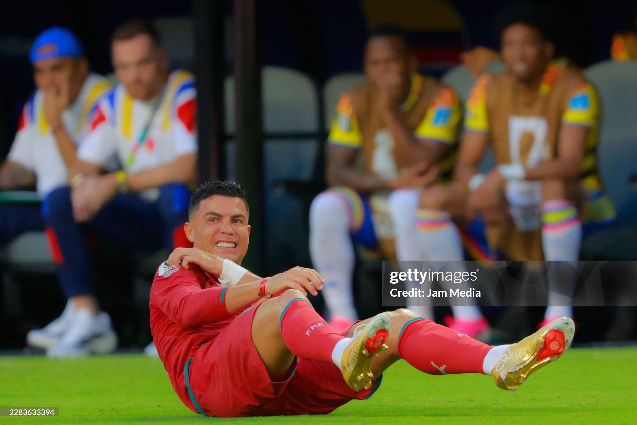 Tình huống HOT Bồ Đào Nha - Colombia: Ronaldo ôm vai đau đớn, hụt siêu phẩm - 4