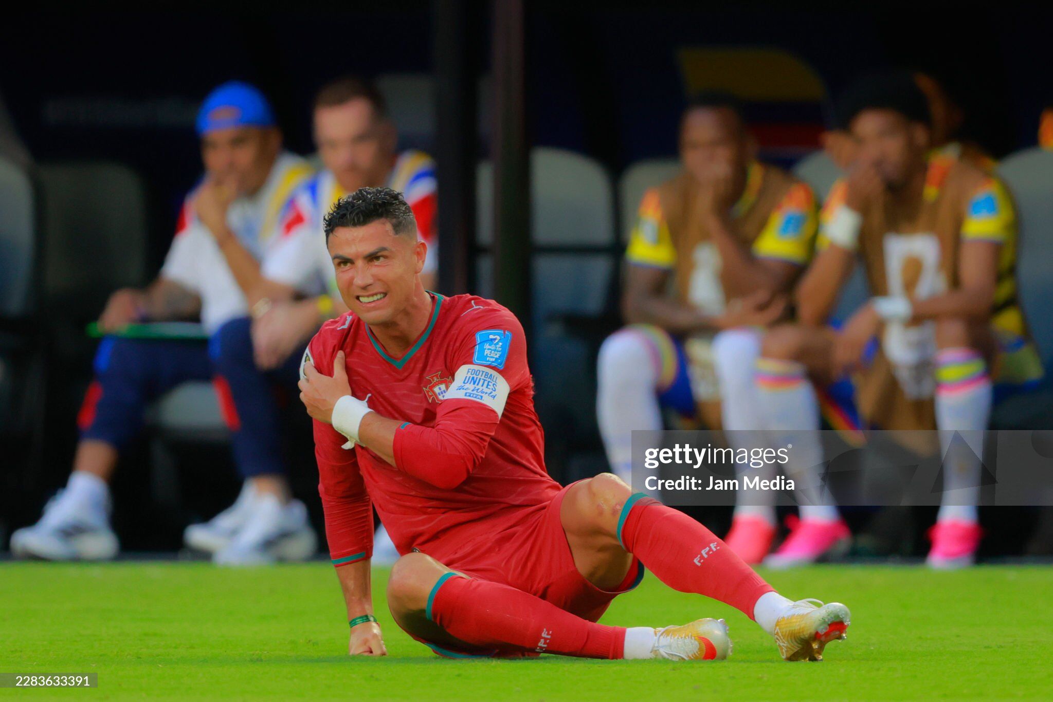 Tình huống HOT Bồ Đào Nha - Colombia: Ronaldo ôm vai đau đớn, hụt siêu phẩm - 5