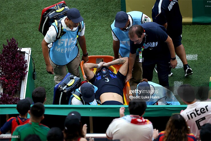 Uruguay hủy chuyến bay riêng, trừng phạt cầu thủ sau World Cup thảm họa - 3