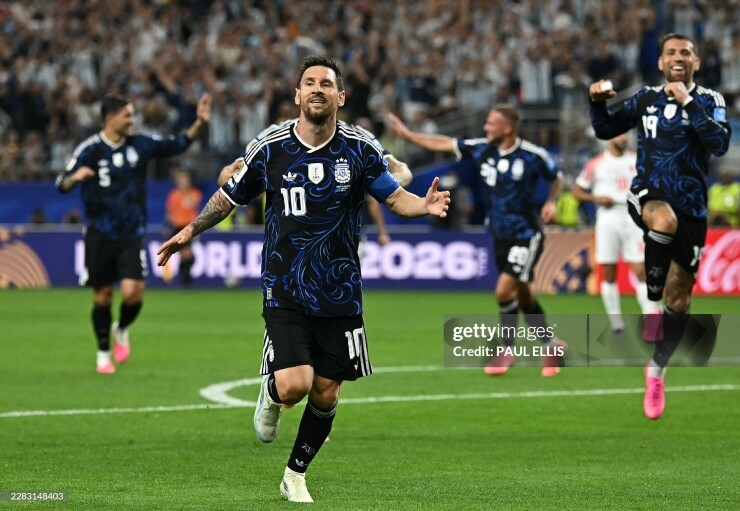 Video bóng đá Jordan - Argentina: 2 siêu phẩm đá phạt, Messi "dạo chơi" vẫn lập công (World Cup) - 1