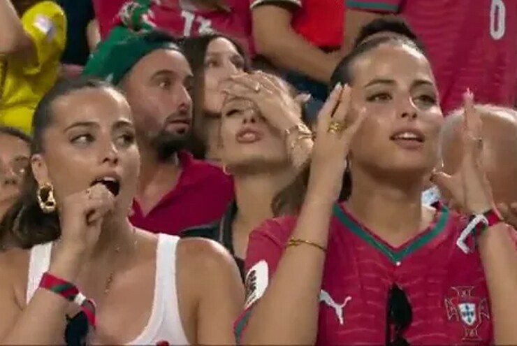 Người tình của sao Bồ Đào Nha và em gái song sinh đẹp ngỡ ngàng, gây sốt ở World Cup - 1