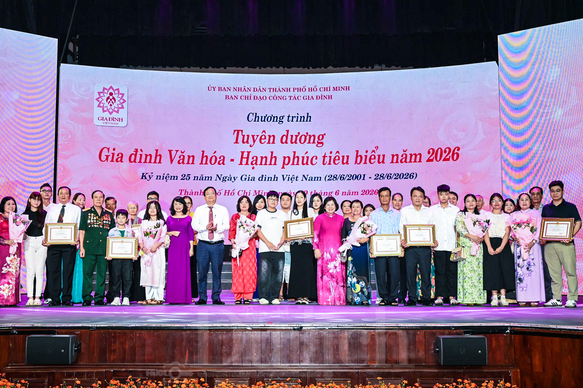 Tôn vinh các gia đình giữ lửa hạnh phúc, dựng xây thành phố nghĩa tình - 3